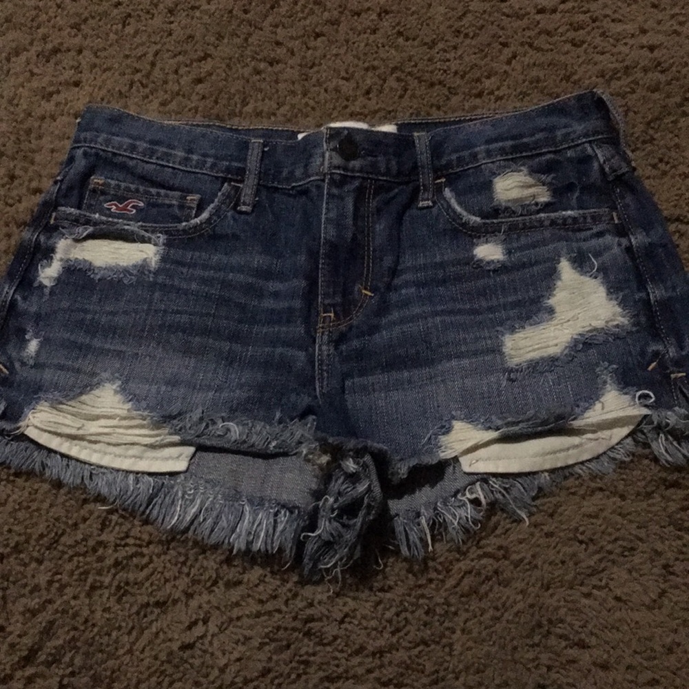 Hollister distressed denim jean shorts Sz 5. Tag indicates w 27.